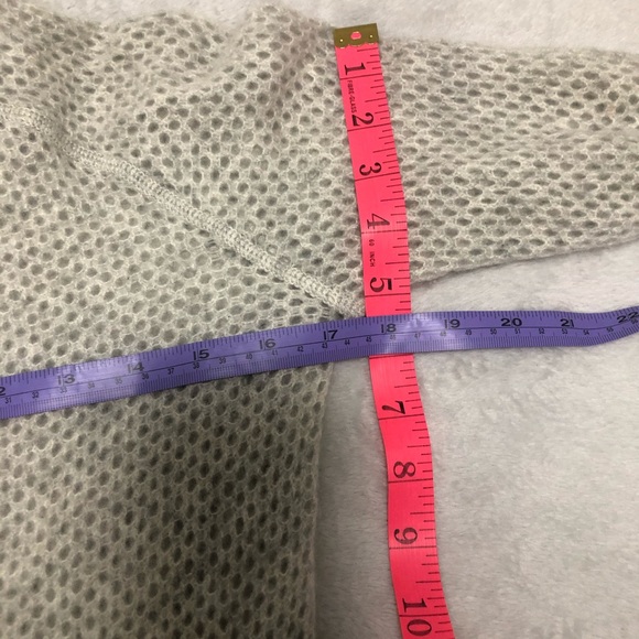 SAKS FIFTH AVE soft grey knitted Cashmere sweater - Picture 6 of 8